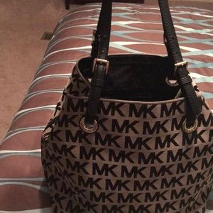 Michael Kors Jet Set Signature Tote Purse
